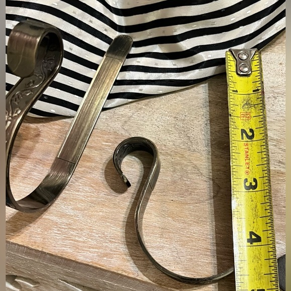 Claydough stocking hook bear & slay w/ 2 mantle hooks floral embossed bundle - Picture 15 of 16